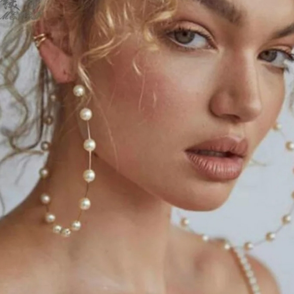 🎀Glamorous Pearl Large Circle Earrings - Picture 5 of 5